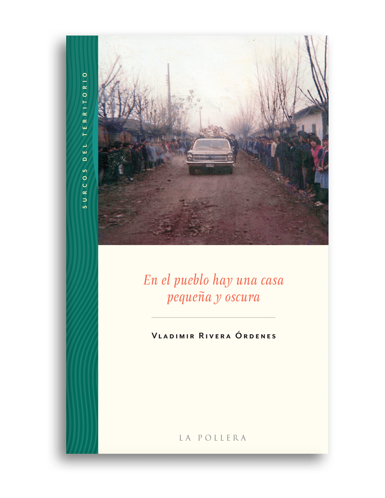 EN EL PUEBLO HAY UNA CASA PEQUEÑA Y OSCURA