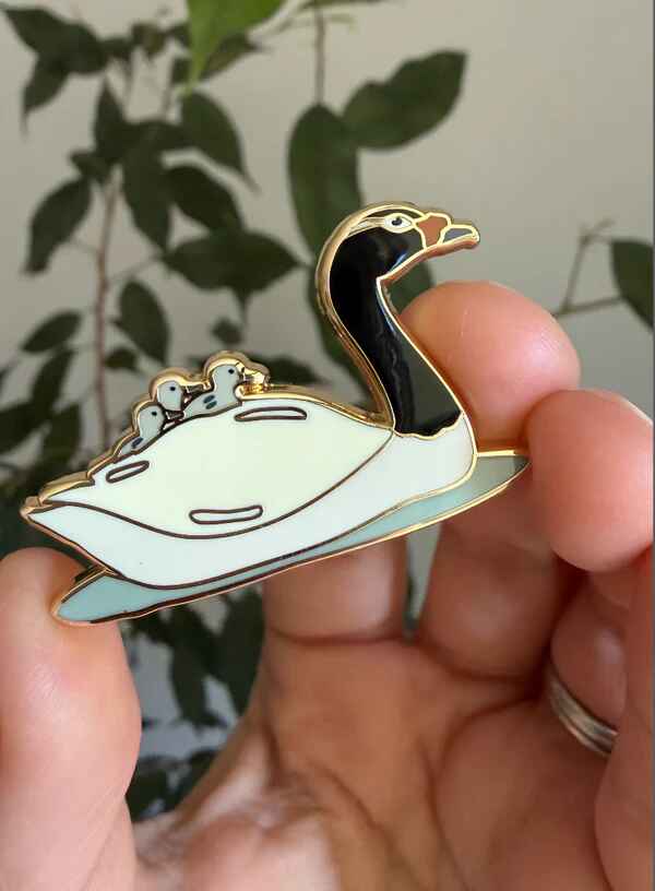PRENDEDOR CISNE DE CUELLO NEGRO (METALICO)
